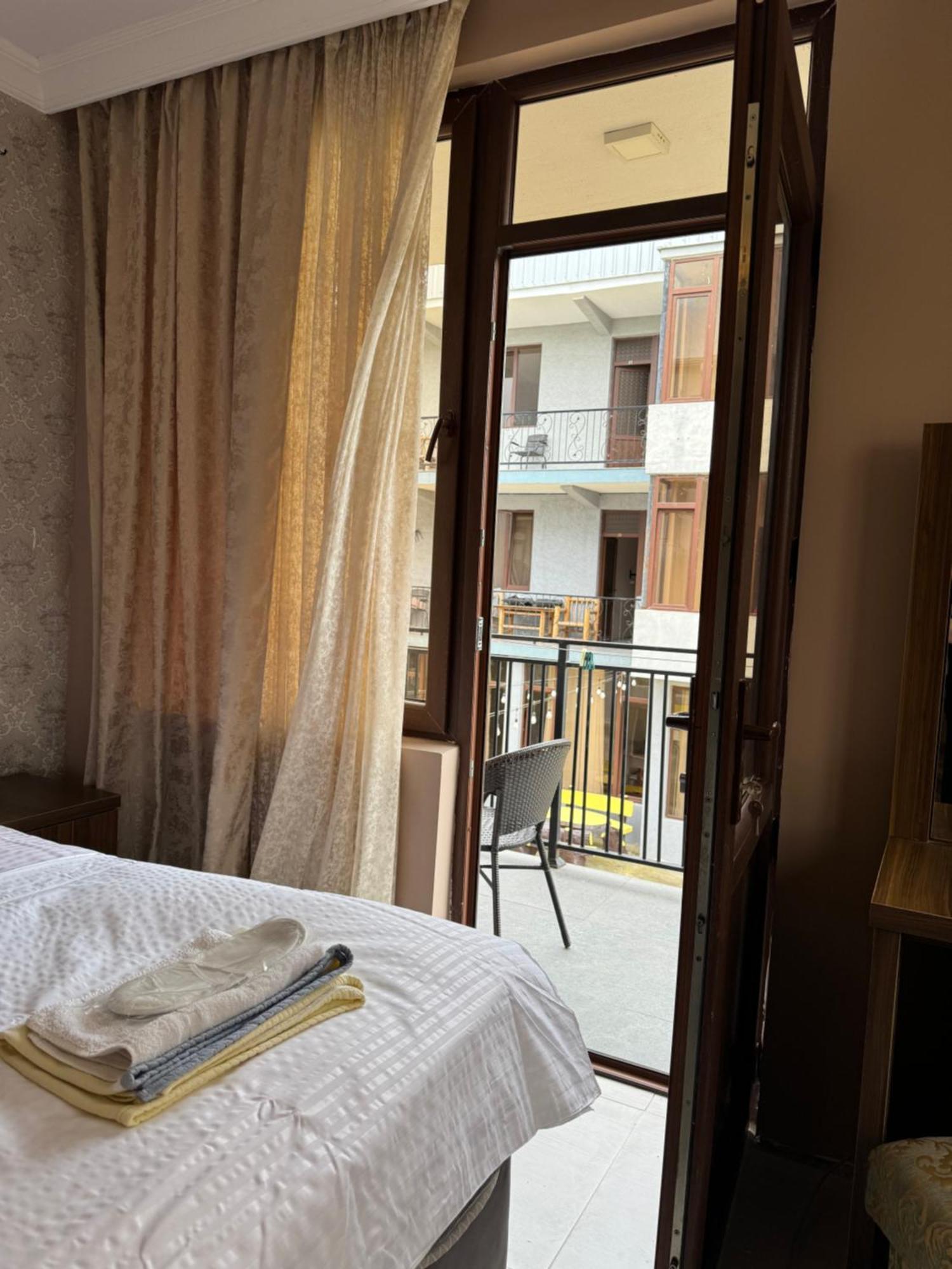 Hotel Guga Kobuleti Extérieur photo
